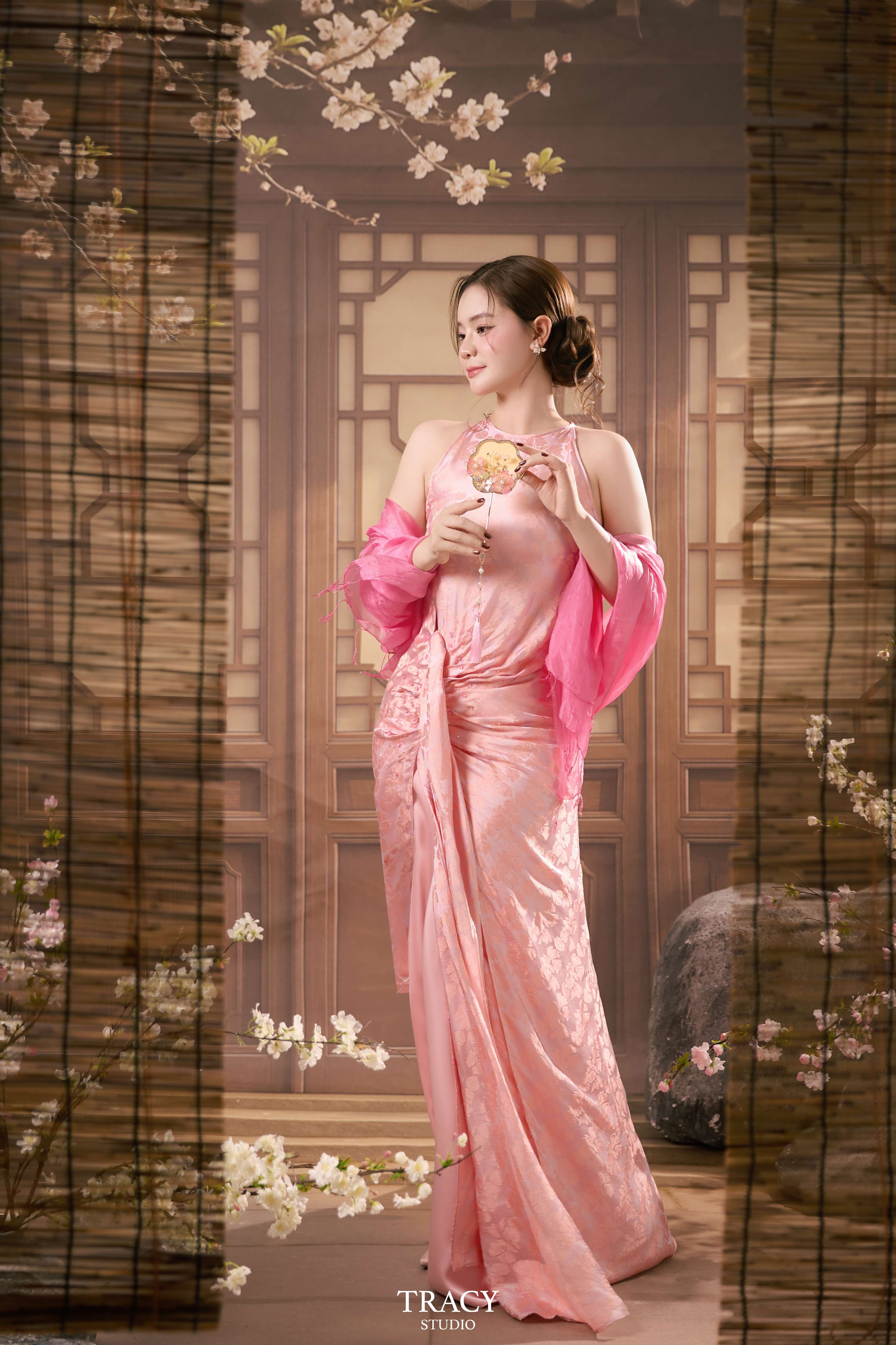 frontend/img/gallery/anh-tet-yem-ao-dai/tracy-studio-chup-dien-vien-le-linh-huong (2).jpg